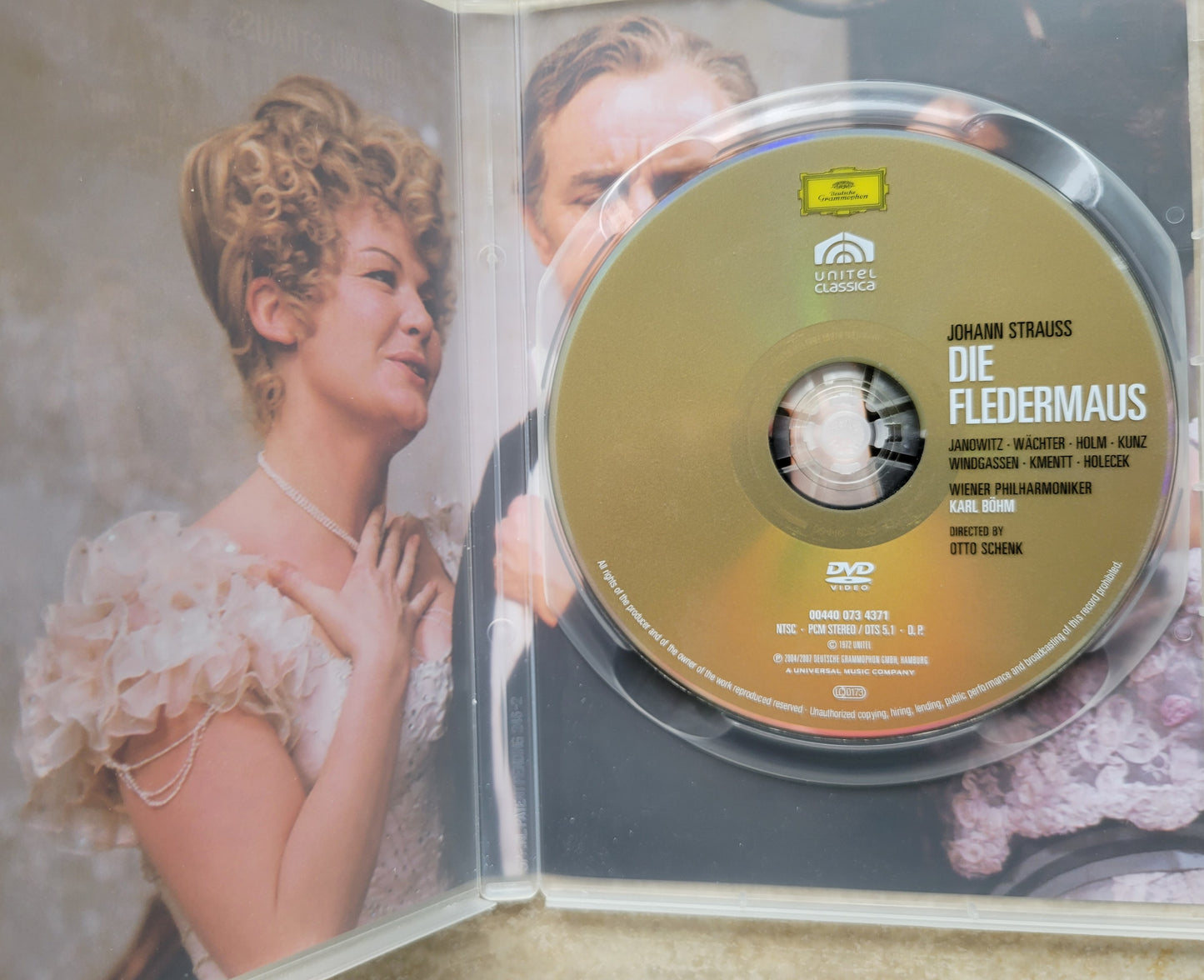 DVD - Johann Strauss: Die Fledermaus, The Bat (Opera)