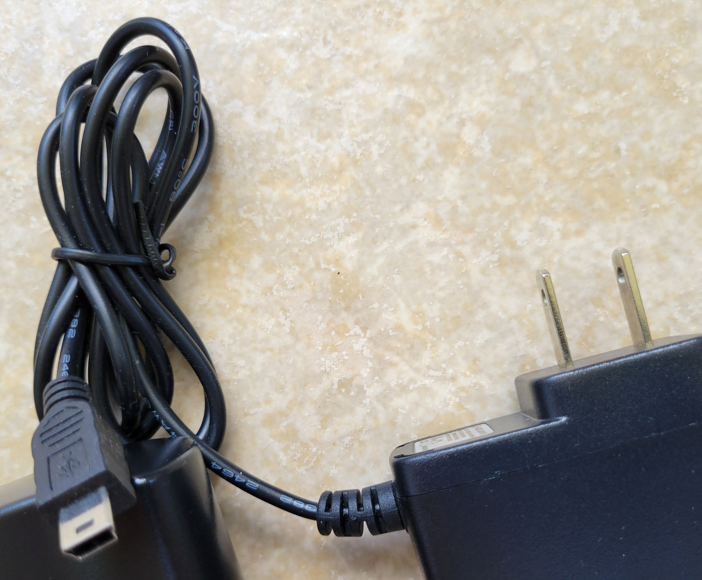 AC/DC Adapter, 3V and 0.2A